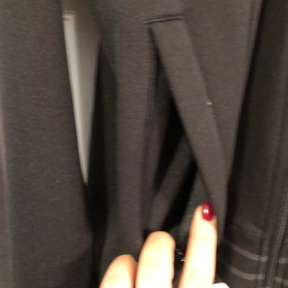 Black & Grey North Face Jacket - Picture 5 of 7